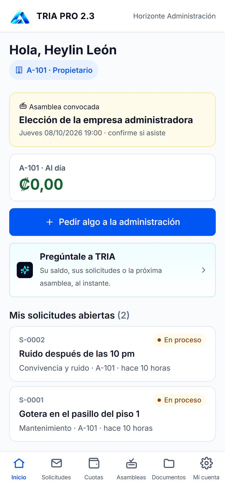 TRIA App en el teléfono de una propietaria: una asamblea convocada para elegir la empresa administradora, su unidad al día y sus solicitudes abiertas.
